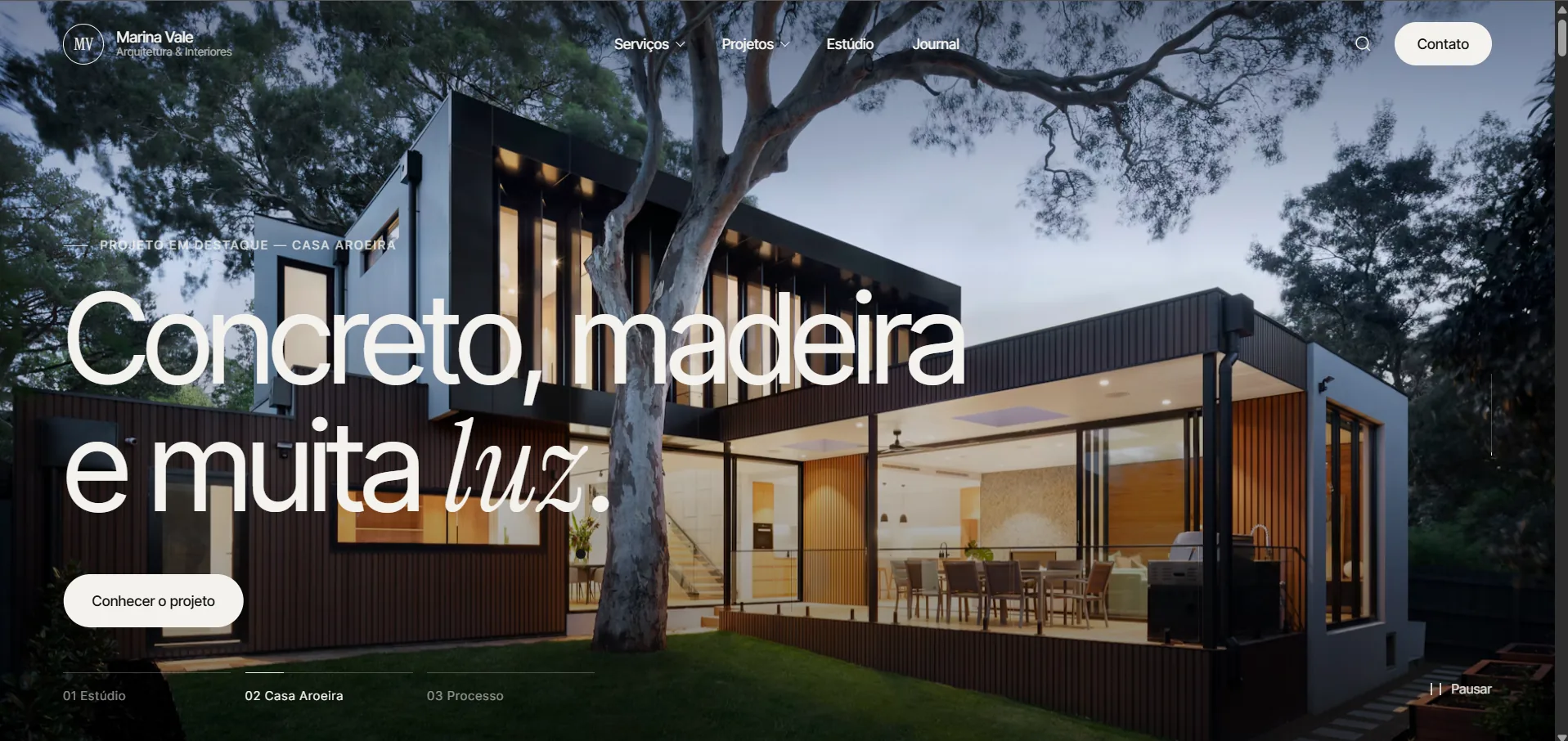 Marina Vale — hero da home em desktop: “Concreto, madeira e muita luz.”